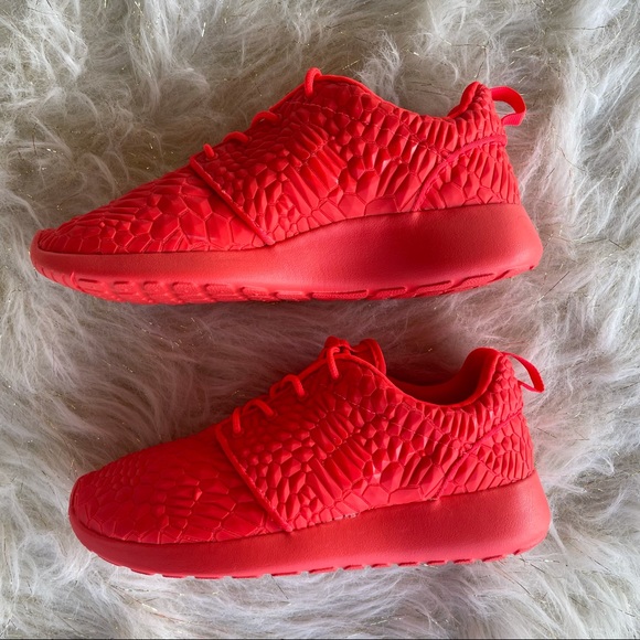 Nike Roshe One DMB Bright Crimson Sneakers - Picture 3 of 16